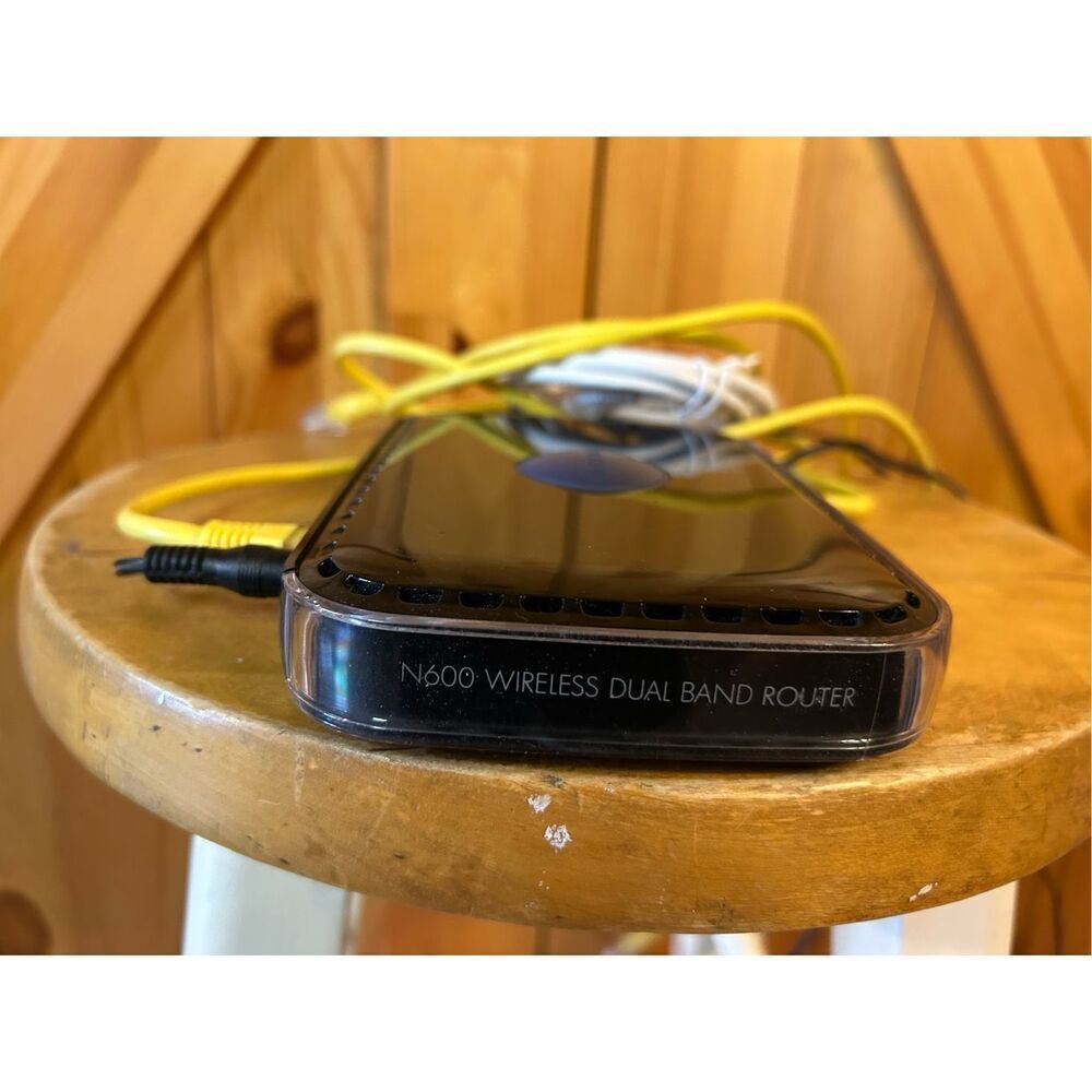 NETGEAR N600 Wireless Dual Band Gigabit Modem Router WNDR3400v3 (0743) - Picture 4 of 7